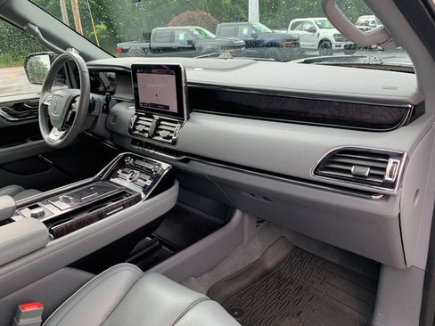 Used 2018 Lincoln Navigator Reserve w/ Technology Package AWD/4WD image 13