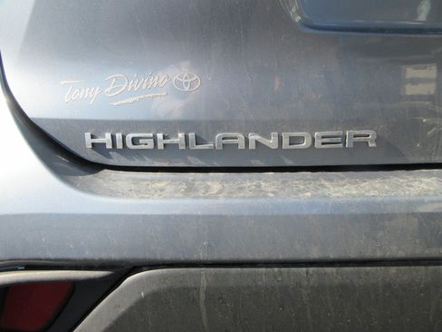 Used 2023 Toyota Highlander XLE AWD/4WD image 5