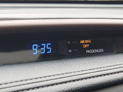 Used 2017 Toyota Highlander XLE image 22