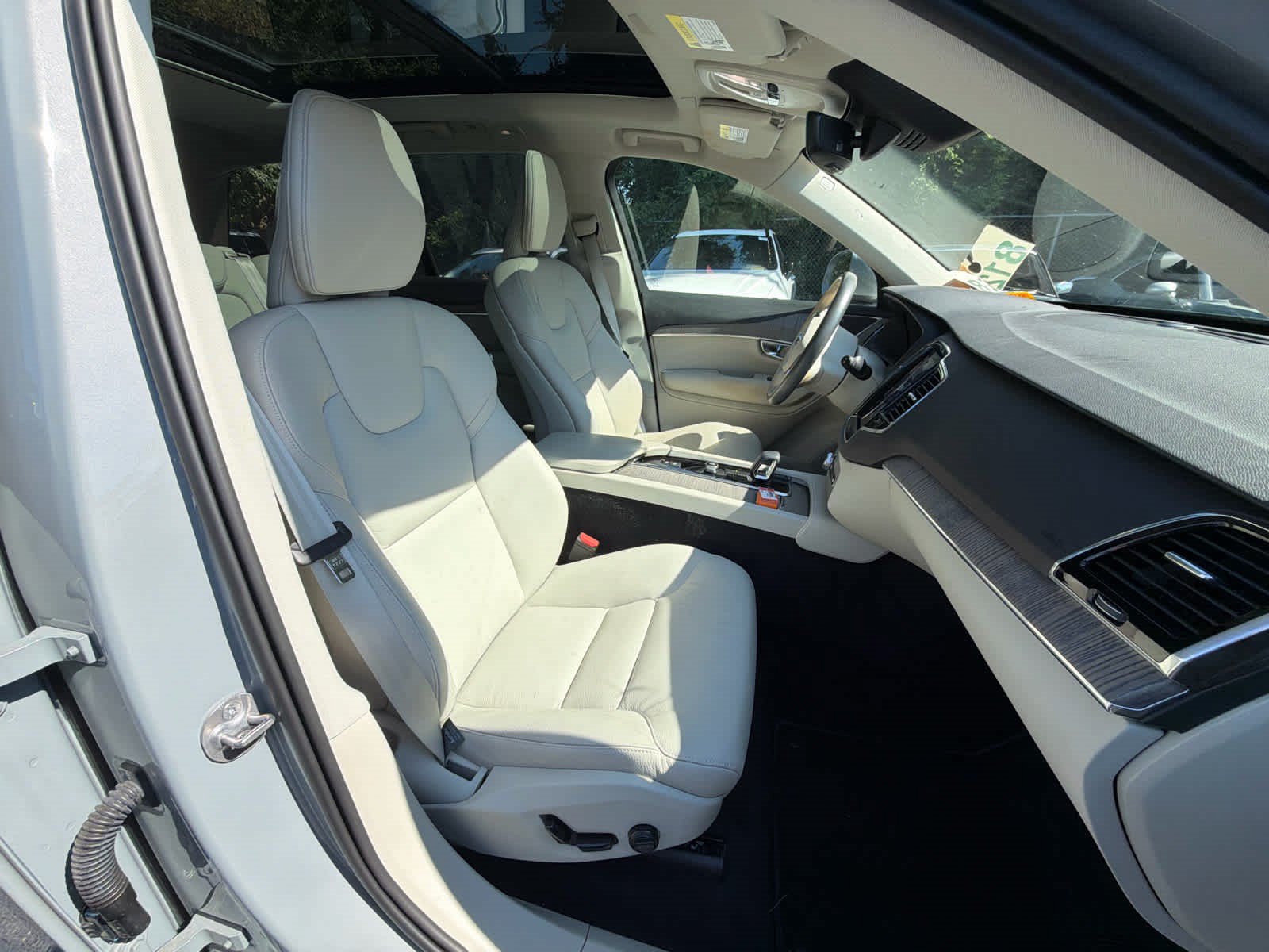 Used 2024 Volvo XC90 B5 Plus w/ Protection Package AWD/4WD image 19