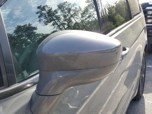 Used 2020 Chrysler Pacifica Touring-L Plus w/ S Appearance Package image 9