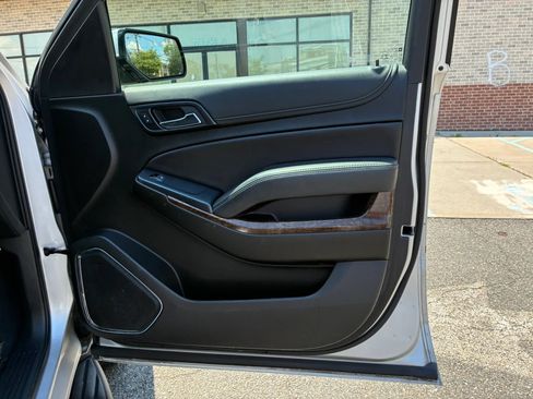 Used 2019 Chevrolet Tahoe 4WD w/ Enhanced Driver Alert Package image 13
