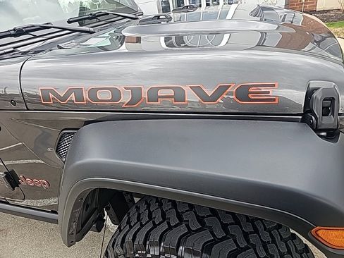 Certified 2024 Jeep Gladiator Mojave image 7