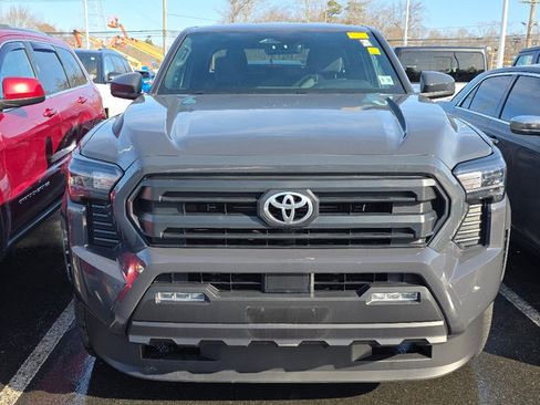 Used 2025 Toyota Tacoma SR5 image 2