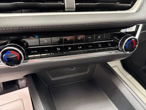 New 2026 Chevrolet Equinox LT w/ Convenience Package II image 31