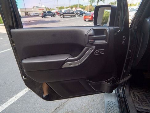 Used 2015 Jeep Wrangler Unlimited Sahara w/ Max Tow Package AWD/4WD image 15