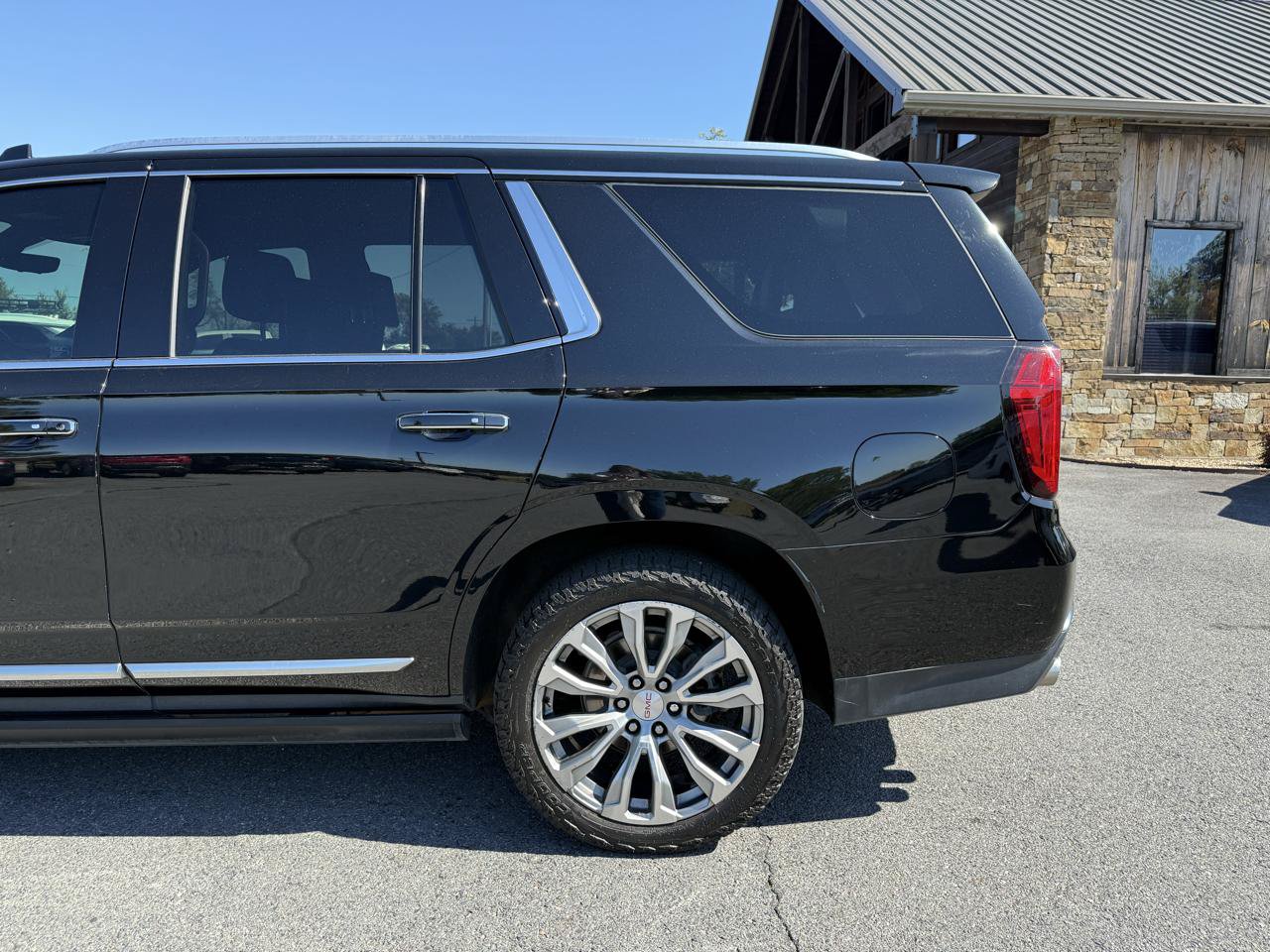 Used 2021 GMC Yukon Denali w/ Denali Ultimate Package AWD/4WD image 45