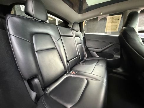 Used 2024 Tesla Model Y Long Range AWD/4WD image 49