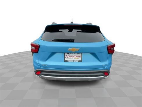 Certified 2025 Chevrolet Trax LT w/ Driver Confidence Package image 7