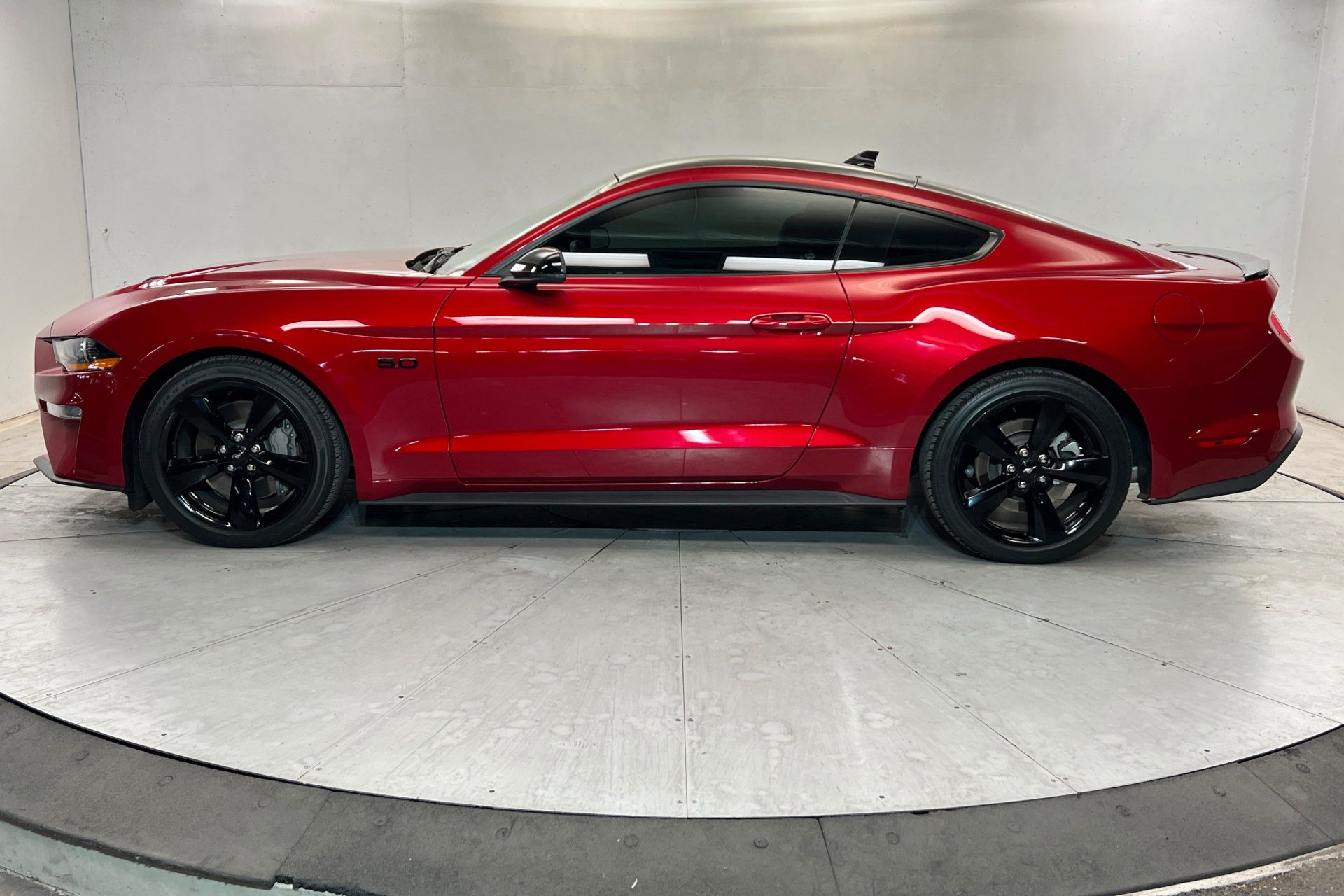 Used 2022 Ford Mustang GT Premium w/ Equipment Group 401A RWD image 2