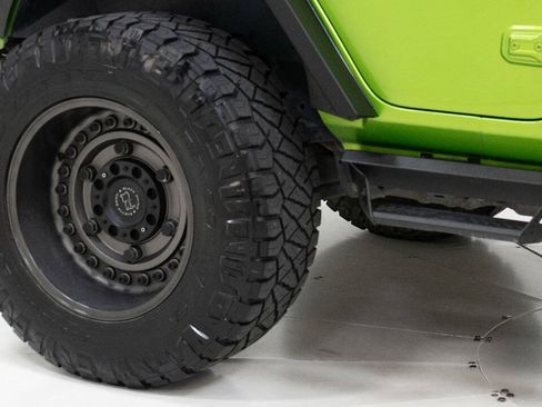 Used 2018 Jeep Wrangler Unlimited Sahara w/ Uconnect 4C Nav & Sound Group AWD/4WD image 81