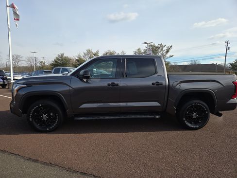 Used 2022 Toyota Tundra SR5 w/ SR5 Convenience Package image 6