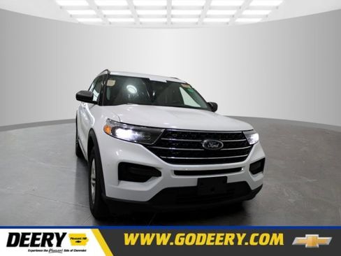 Used 2023 Ford Explorer XLT image 1