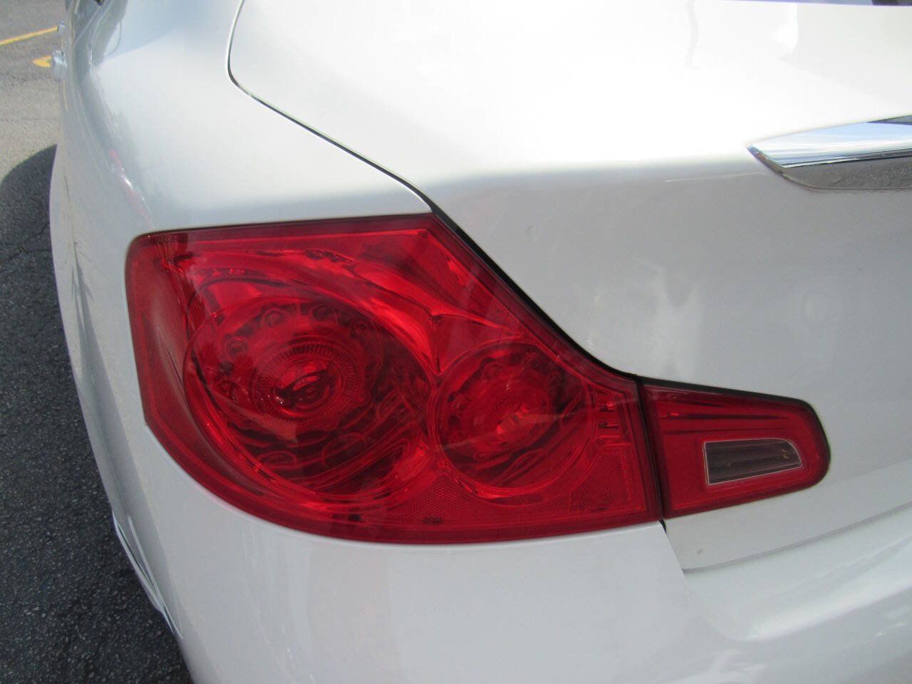 Used 2011 INFINITI G37 x Sedan w/ Premium Pkg AWD/4WD image 12