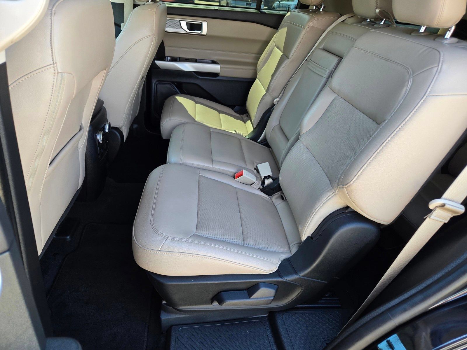 Used 2024 Ford Explorer Limited AWD/4WD image 11