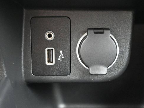 Used 2022 Nissan Kicks S FWD image 18