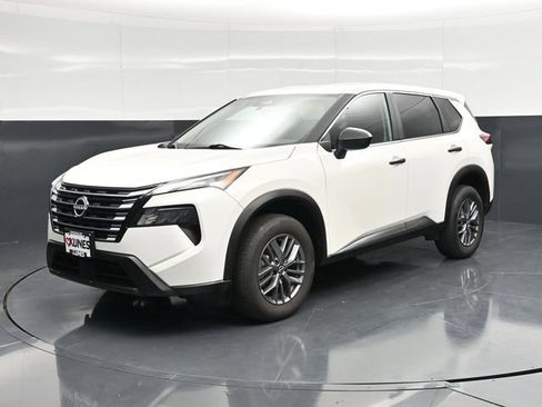 Used 2024 Nissan Rogue S AWD/4WD image 6