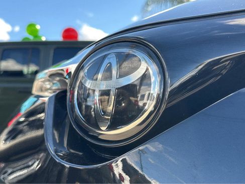 Used 2019 Toyota C-HR LE image 38