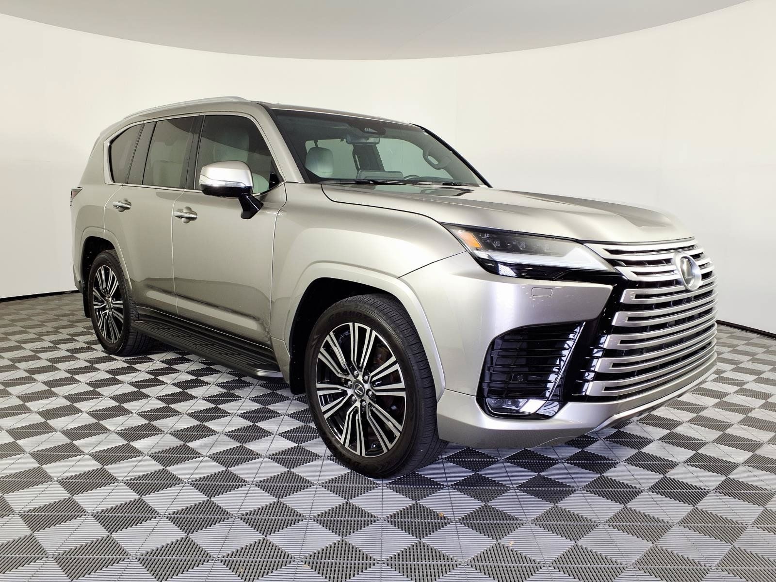 Used 2026 Lexus LX 600 4WD w/ Luxury Package image 3