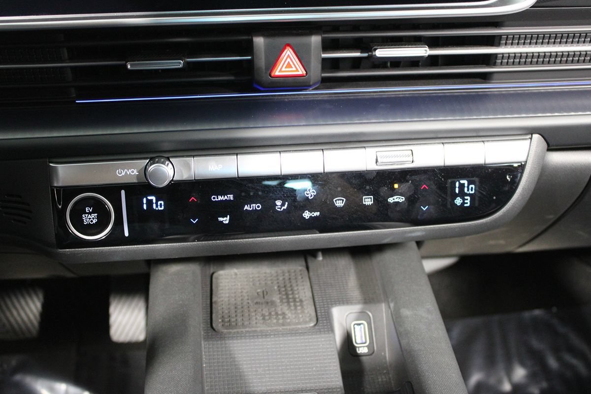 Used 2024 Hyundai Ioniq 6 SEL RWD image 17