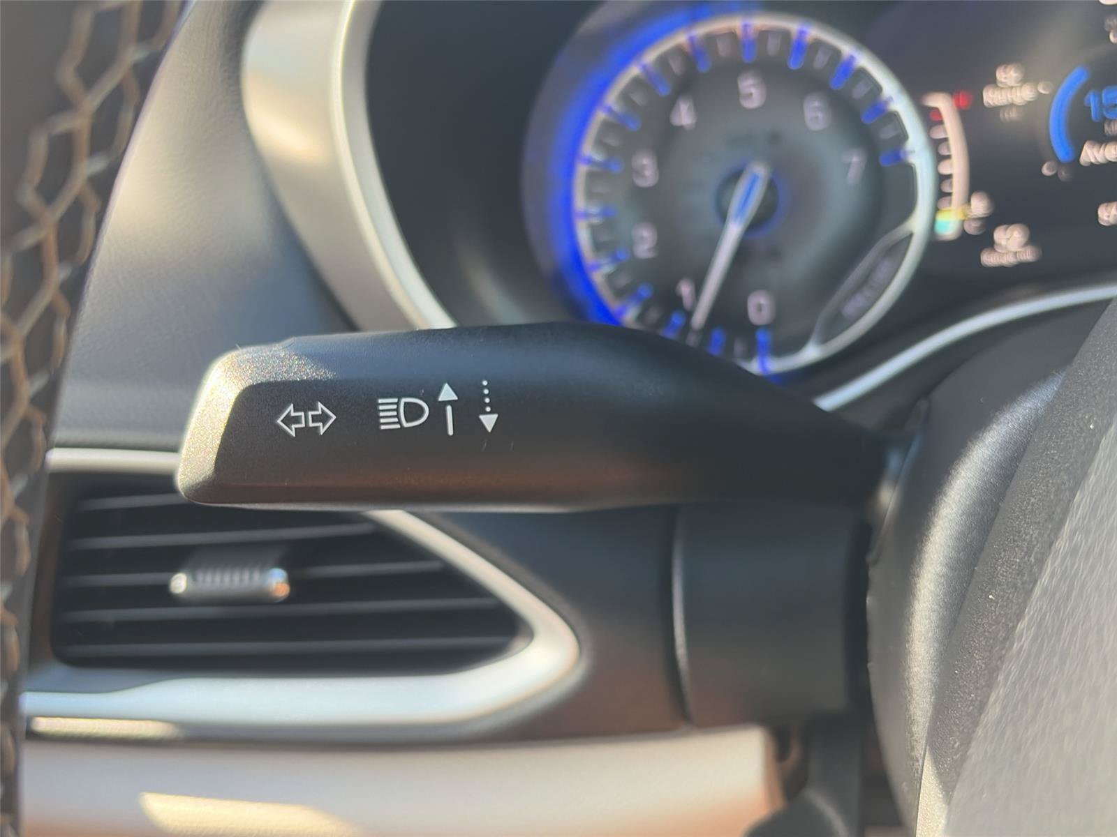 Used 2024 Chrysler Pacifica Touring-L FWD image 10
