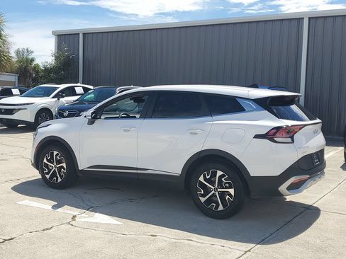 Used 2025 Kia Sportage EX FWD image 3
