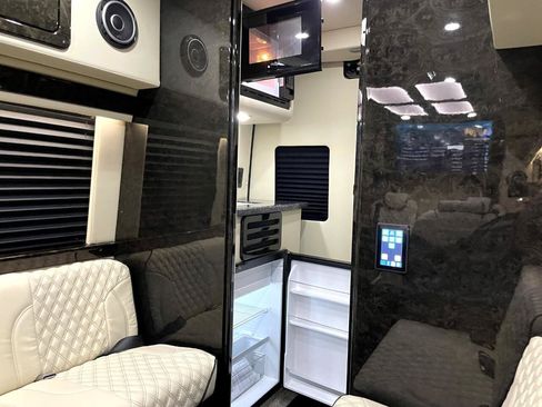 Used 2022 Mercedes-Benz Sprinter 3500 image 4
