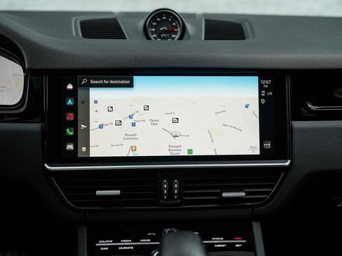 Used 2023 Porsche Cayenne Base w/ Premium Package image 30