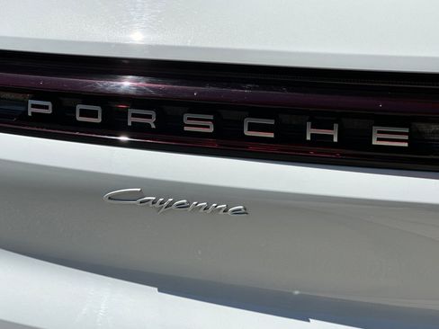 Used 2024 Porsche Cayenne AWD/4WD image 32