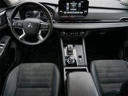 Used 2022 Mitsubishi Outlander SE image 11