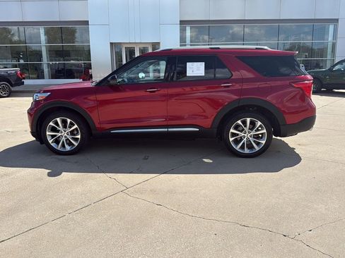 Used 2022 Ford Explorer Platinum w/ Equipment Group 601A image 2