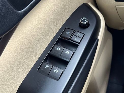 Used 2018 Toyota Highlander XLE image 29