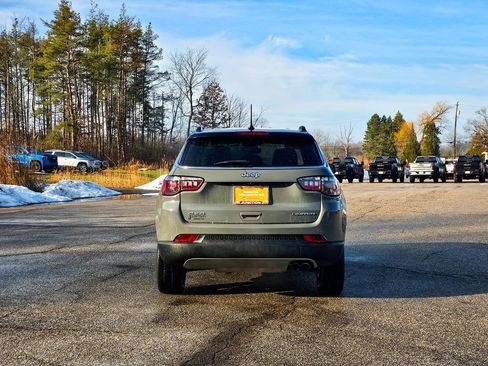 Certified 2022 Jeep Compass Limited image 4