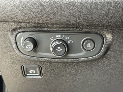 Used 2023 GMC Terrain SLT w/ Elevation Edition image 22