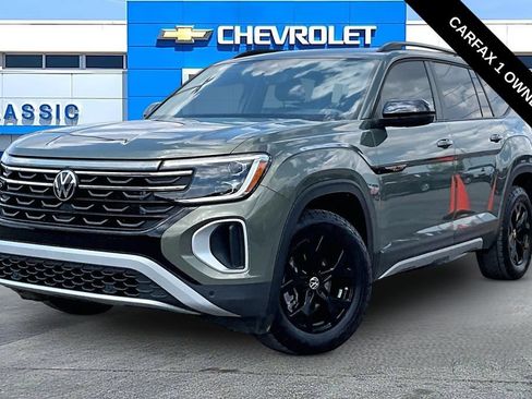 Used 2024 Volkswagen Atlas Peak Edition SEL AWD/4WD image 2