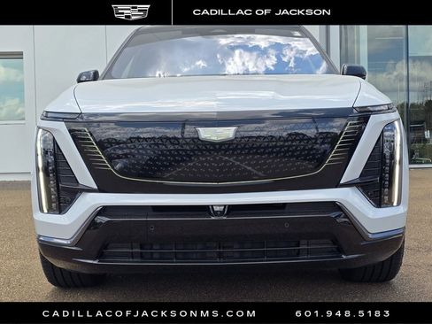 Used 2027 Cadillac Vistiq Sport w/ LPO, Floor Liner Package AWD/4WD image 4