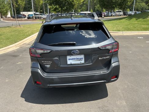 Used 2024 Subaru Outback Premium AWD/4WD image 9