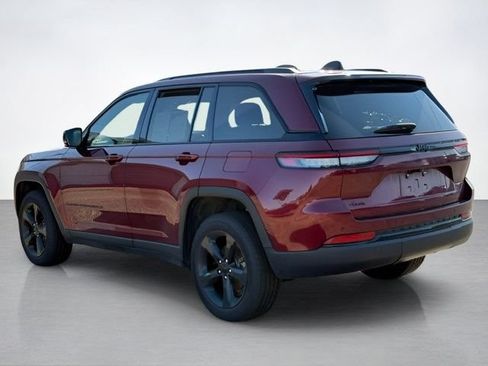 Used 2023 Jeep Grand Cherokee Altitude AWD/4WD image 5