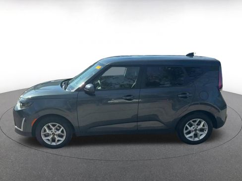 Used 2025 Kia Soul LX w/ LX Technology Package FWD image 9