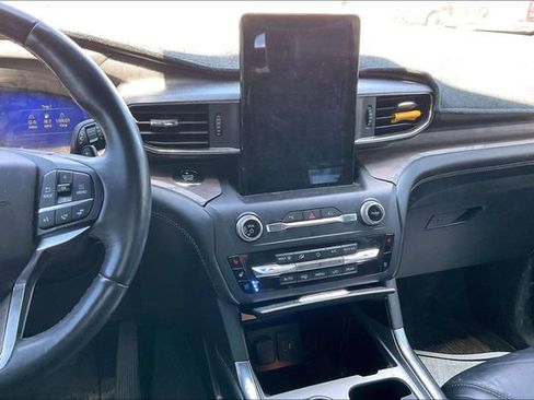Used 2020 Ford Explorer Platinum w/ Premium Technology Package AWD/4WD image 6