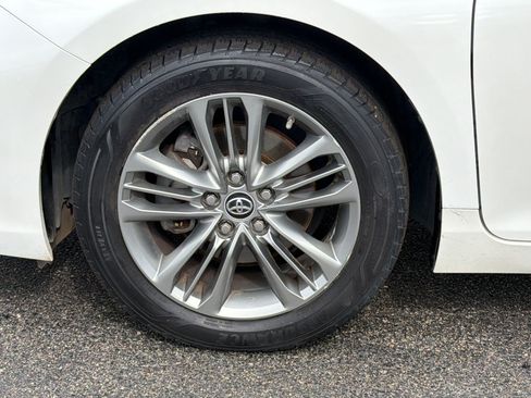 Used 2015 Toyota Camry SE FWD image 13