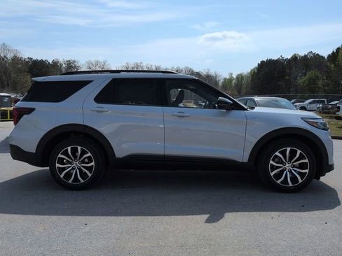 New 2026 Ford Explorer ST-Line image 3