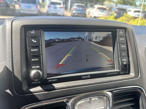 Used 2015 Chrysler Town & Country Touring FWD image 22