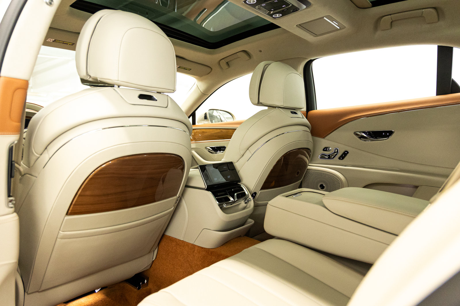 Used 2026 Bentley Flying Spur V8 AWD/4WD image 47