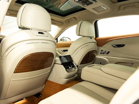 Used 2026 Bentley Flying Spur V8 AWD/4WD image 47