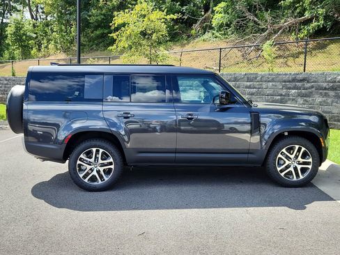 Used 2025 Land Rover Defender 130 S image 11