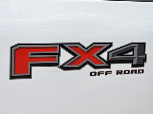 Used 2024 Ford F250 XLT w/ FX4 Off-Road Package AWD/4WD image 9