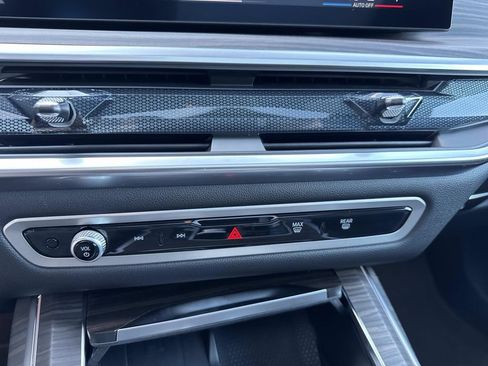 Used 2026 BMW X7 xDrive40i w/ M Sport Package AWD/4WD image 28