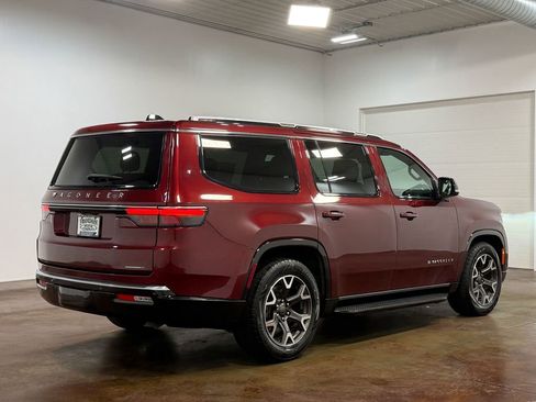 Used 2024 Jeep Wagoneer Series III AWD/4WD image 24