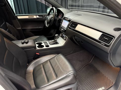 Used 2014 Volkswagen Touareg VR6 image 26